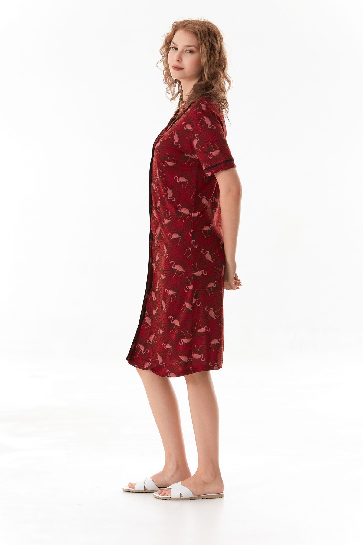 Kadın Bordo Flamingo Desenli Boydan Düğmeli Viskon Kumaş Gecelik Elbise ( Uyku bandı Hediyeli )