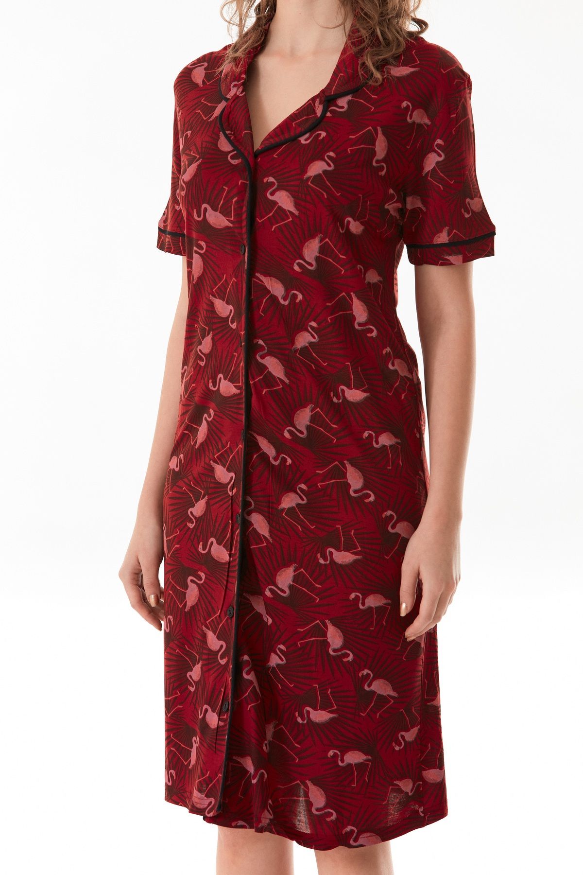 Kadın Bordo Flamingo Desenli Boydan Düğmeli Viskon Kumaş Gecelik Elbise ( Uyku bandı Hediyeli )