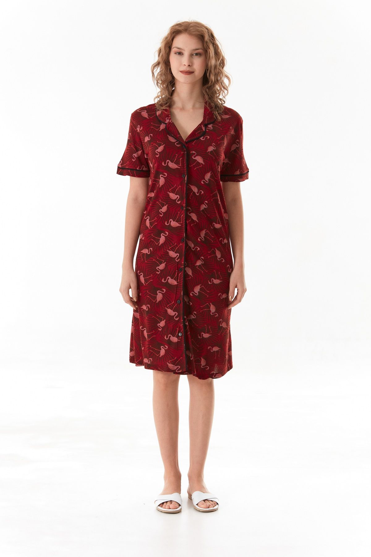 Kadın Bordo Flamingo Desenli Boydan Düğmeli Viskon Kumaş Gecelik Elbise ( Uyku bandı Hediyeli )