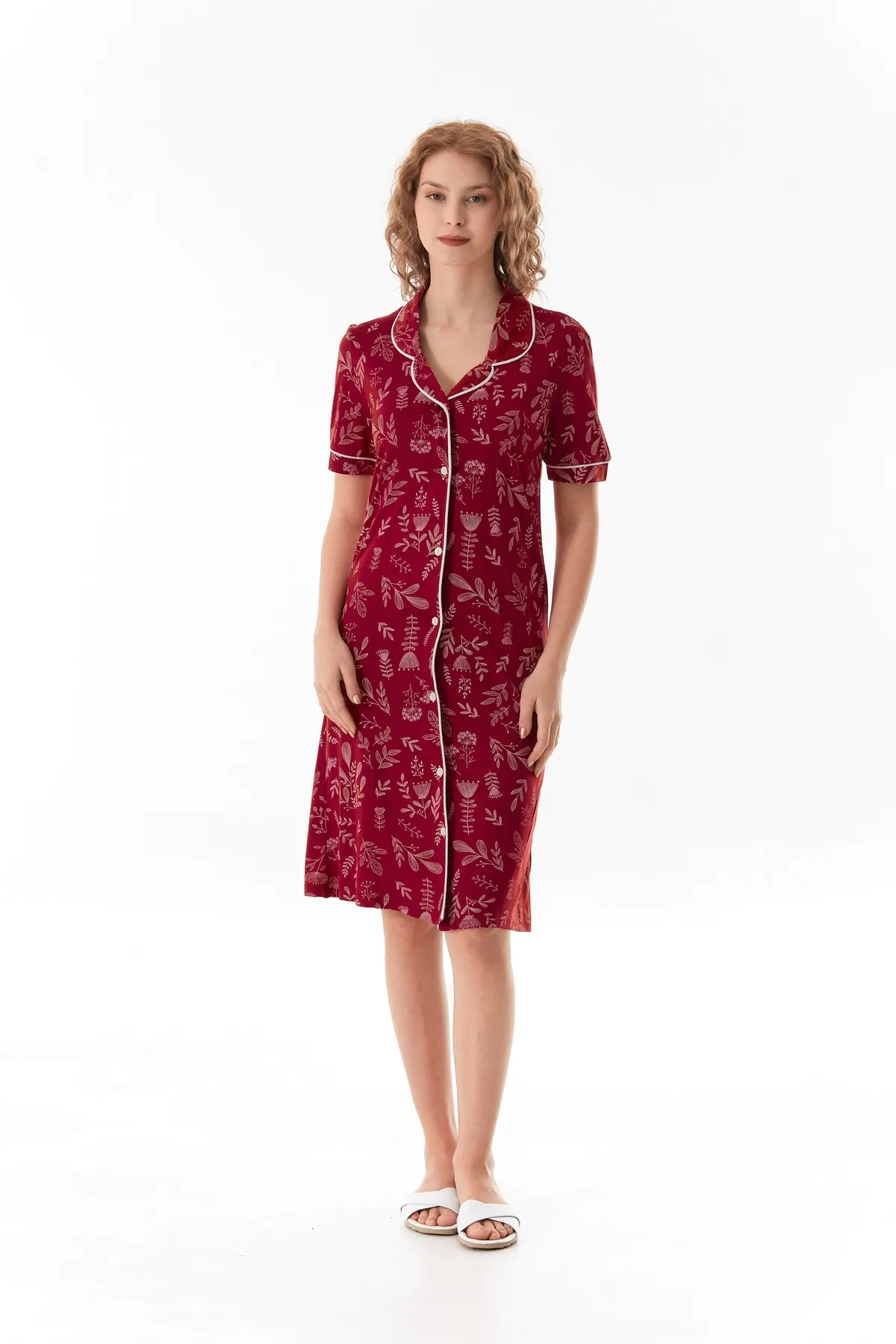 Kadın Boydan Düğmeli Viskon Kumaş Gecelik Elbise ( Uyku bandı Hediyeli ) BORDO ÇİÇEKLİ-M Kadın Boydan Düğmeli Viskon Kumaş Gecelik Elbise ( Uyku bandı Hediyeli ) BORDO ÇİÇEKLİ-M