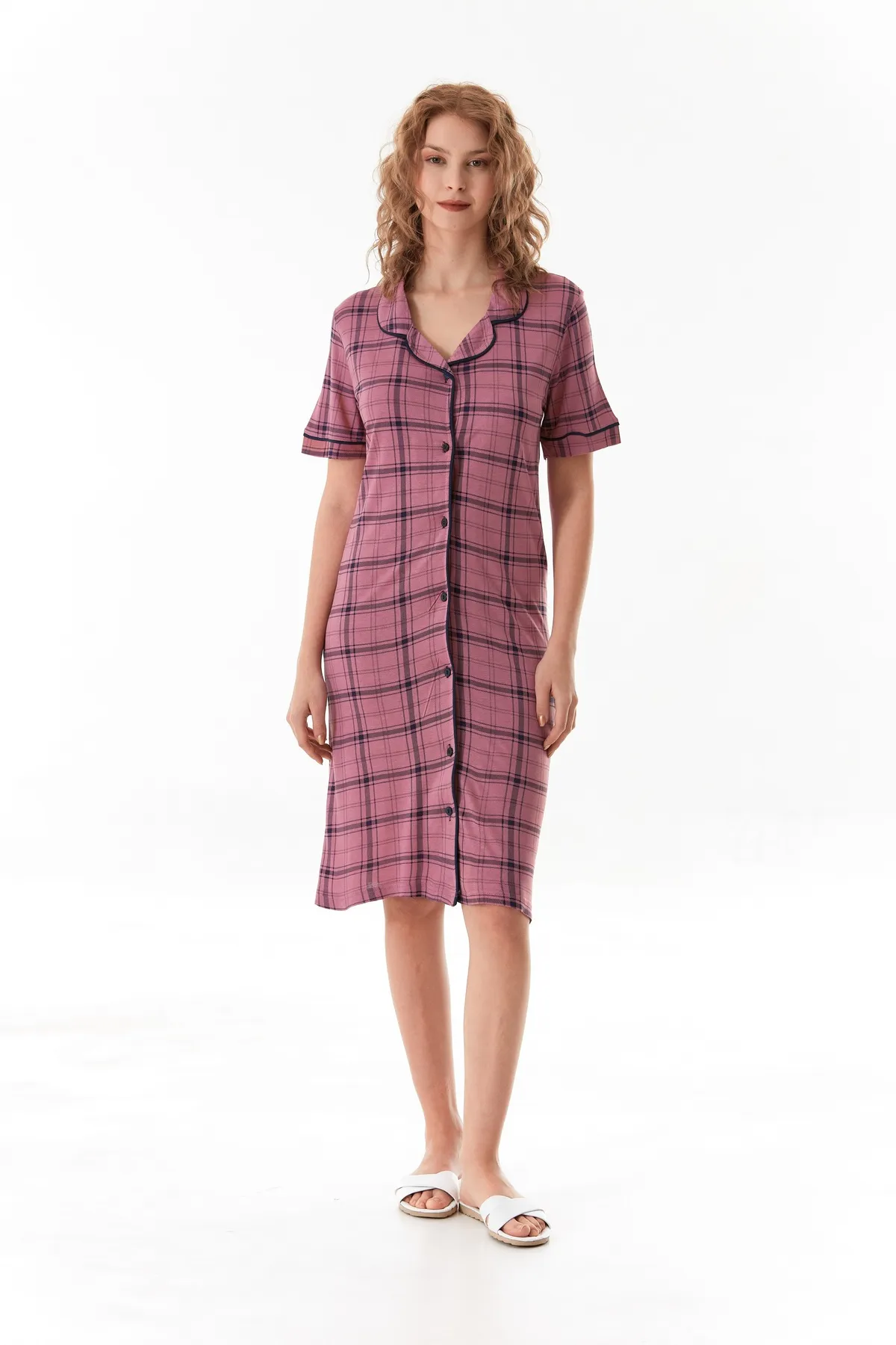 Kadın Boydan Düğmeli Viskon Kumaş Gecelik Elbise ( Uyku bandı Hediyeli ) GÜL EKOSE-2XL Kadın Boydan Düğmeli Viskon Kumaş Gecelik Elbise ( Uyku bandı Hediyeli ) GÜL EKOSE-2XL