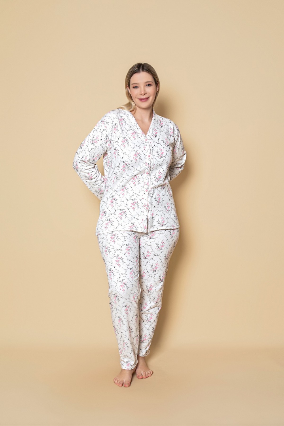 Kadın Önden Düğmeli Battal 2 İplik İçi Şardonlu Pijama Takımı Kadın Önden Düğmeli Battal 2 İplik İçi Şardonlu Pijama Takımı