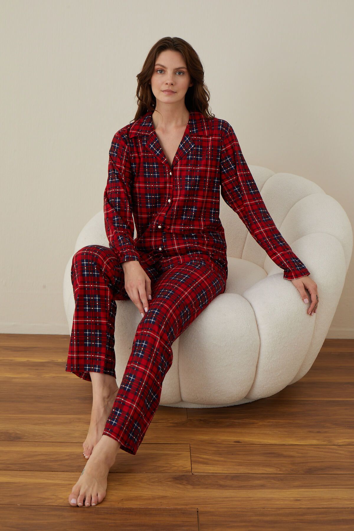 Kadın Önden Düğmeli Gömlek Yaka Leopar Suet Kumaş Pijama Takımı Kadın Önden Düğmeli Gömlek Yaka Leopar Suet Kumaş Pijama Takımı