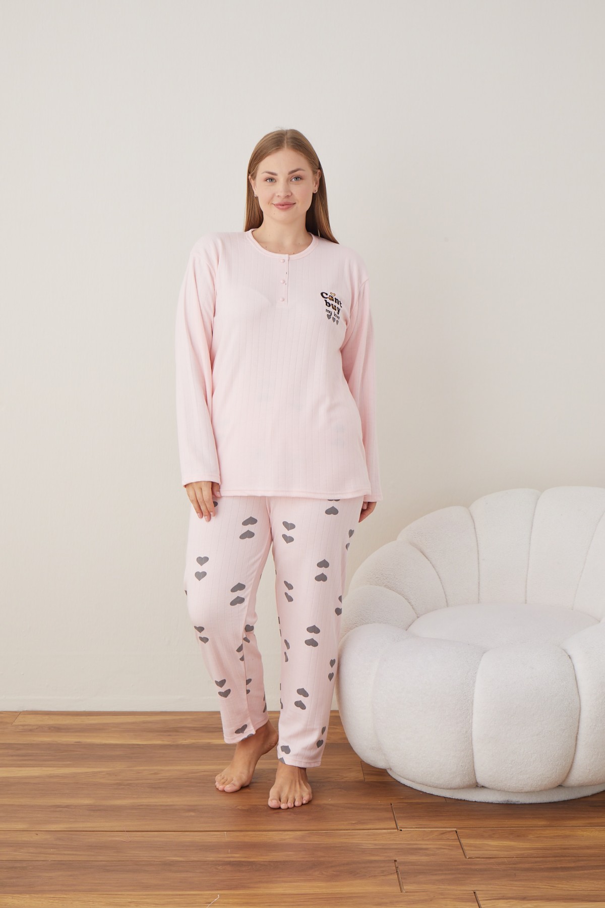 Kadın Raporlu İnterlok Kumaş Büyük Beden Düğmeli Pijama Takımı Kadın Raporlu İnterlok Kumaş Büyük Beden Düğmeli Pijama Takımı