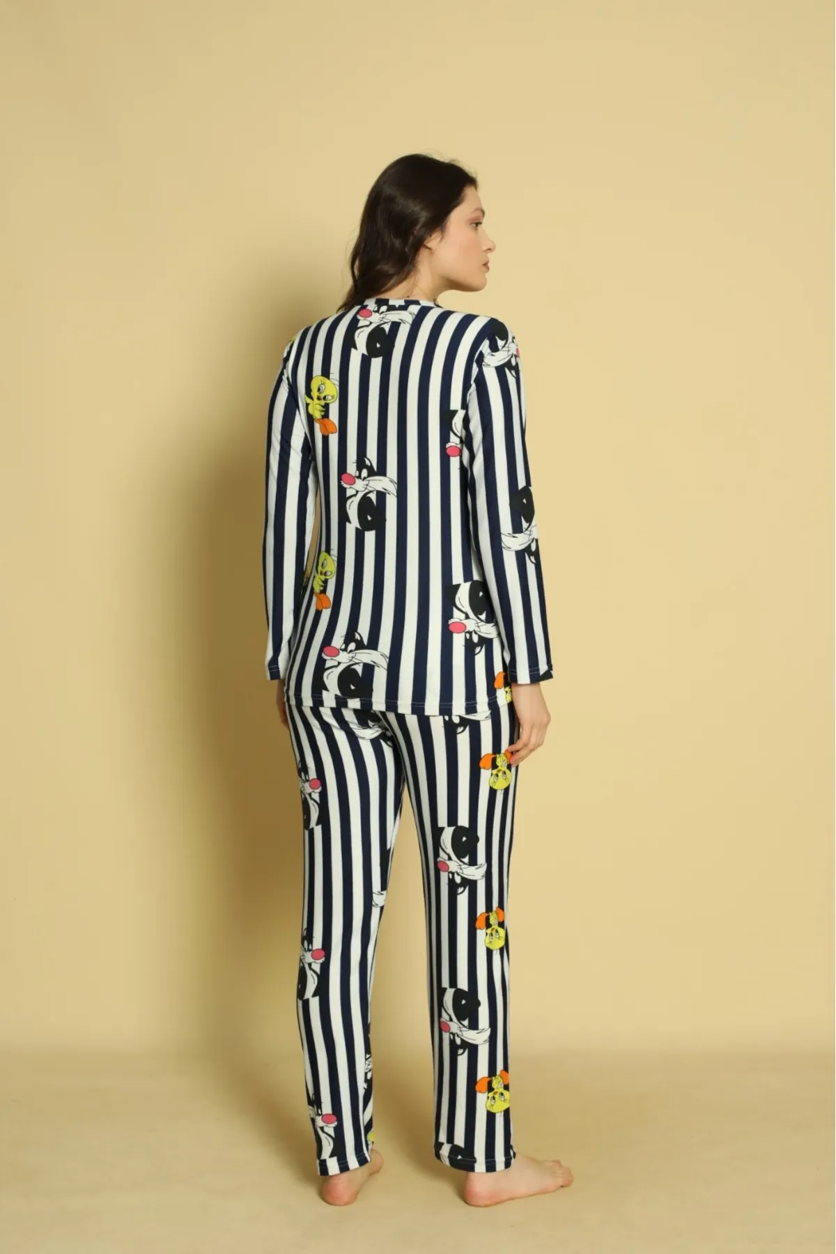 Kadın Sıfır Yaka Yılbaşına Özel Süet Yumuşak Kumaş Uzun Kollu Pijama Takımı Kadın Sıfır Yaka Yılbaşına Özel Süet Yumuşak Kumaş Uzun Kollu Pijama Takımı