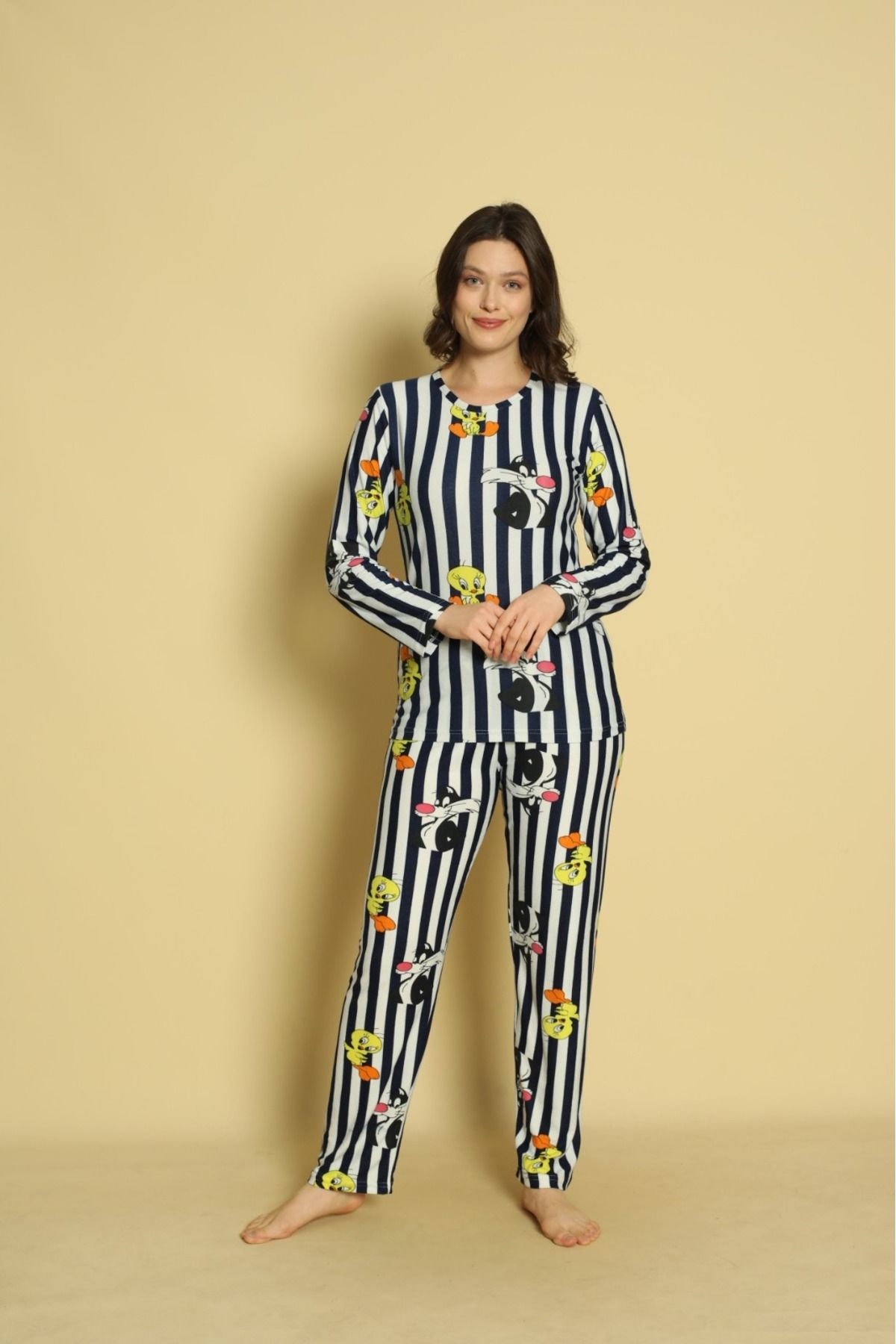 Kadın Sıfır Yaka Yılbaşına Özel Süet Yumuşak Kumaş Uzun Kollu  Pijama Takımı