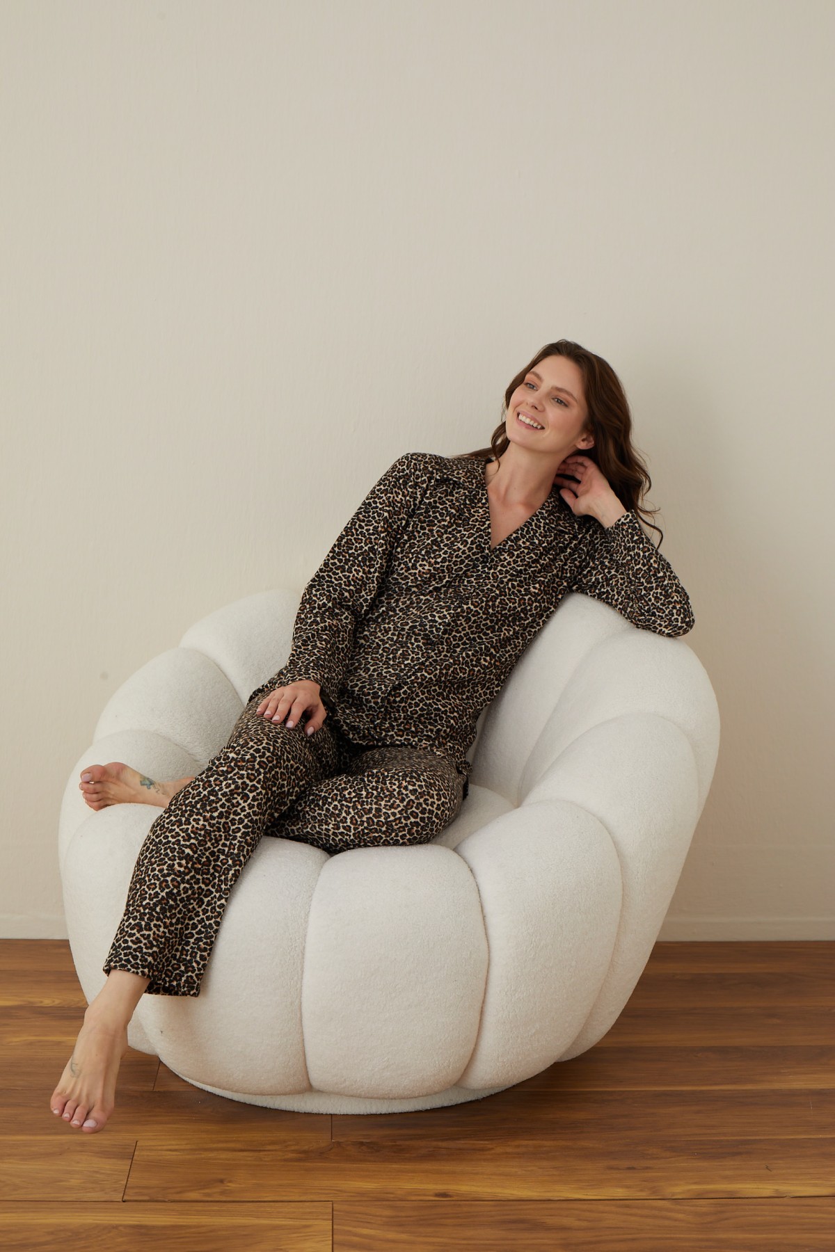 Önden Düğmeli Kadın Pijama Takımı Süet Kumaş Önden Düğmeli Kadın Pijama Takımı Süet Kumaş