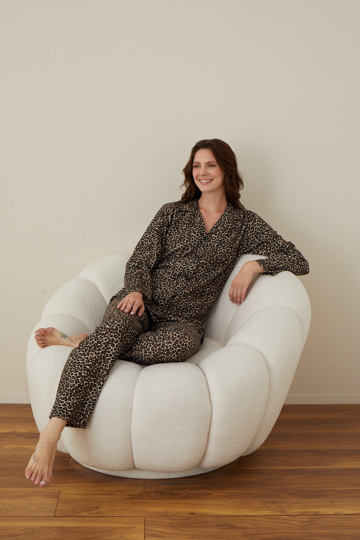 Önden Düğmeli Kadın Pijama Takımı Süet Kumaş Önden Düğmeli Kadın Pijama Takımı Süet Kumaş