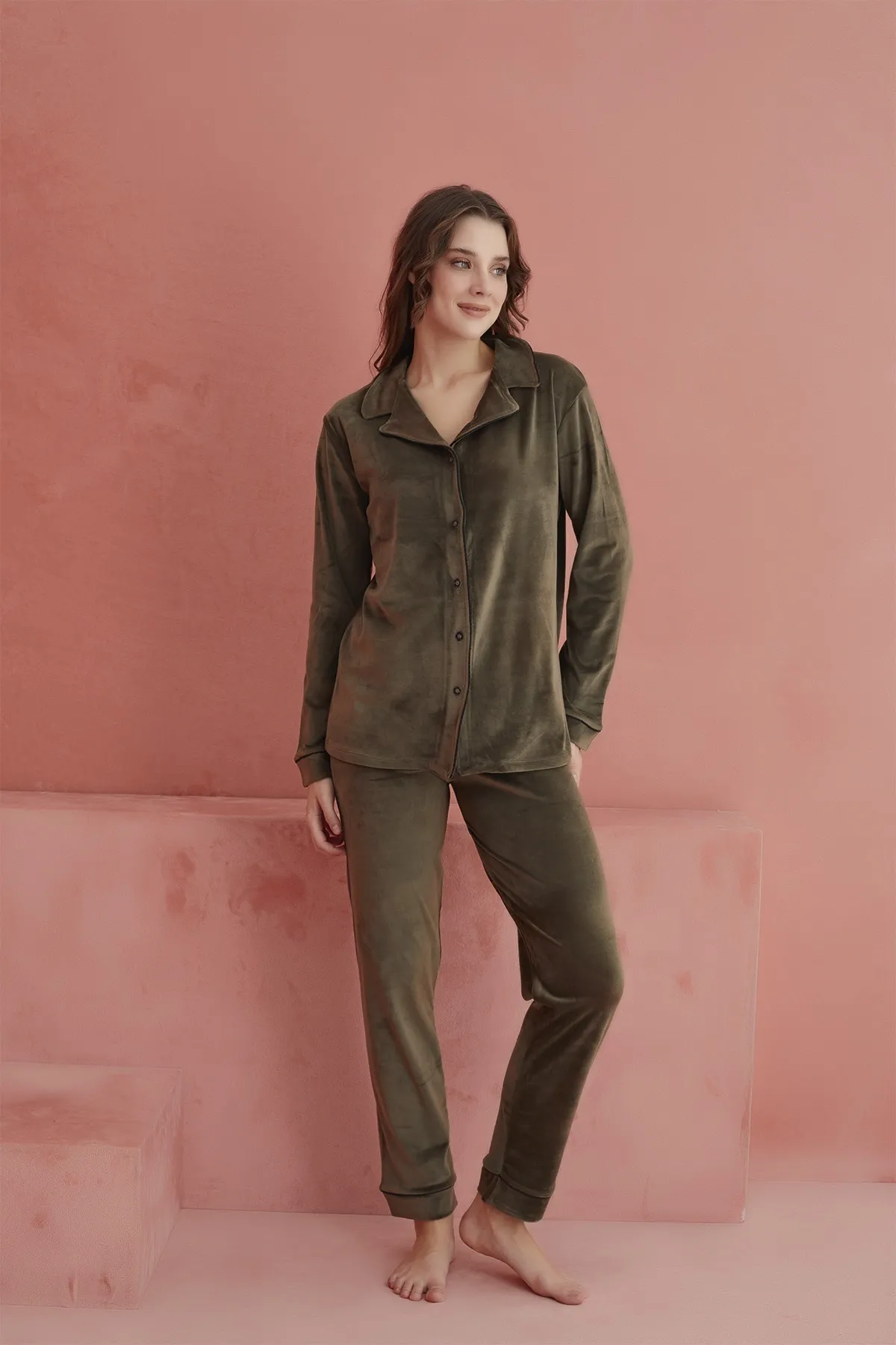 Kadın Kadife Önden Düğmeli Pijama Takımı YENİ SEZON
